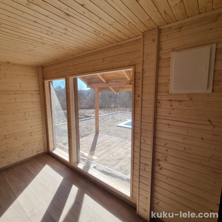 Zlatibor, drvena kuca sa bazenom na prodaju 96 m2 na placu od 5,5 ari