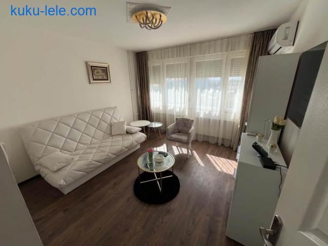 NA PRODAJU – MODERNO OPREMLJEN STAN 73 m² + terasa, BAGLJAŠ – ZRENJANIN
